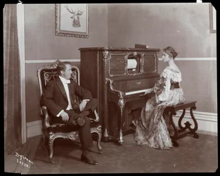 Mann und Frau spielen ein Pianola, New York, 1907
